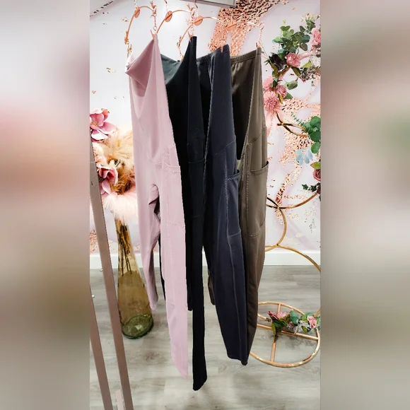 Maternity Athletic Leggings, Shorts and Shirts Lot, size Maternity XS-S - Picture 9 of 14